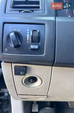 Седан Chrysler 300C 2006 в 