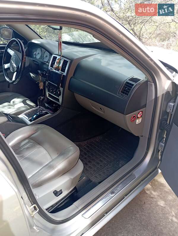 Седан Chrysler 300C 2005 в Виноградове