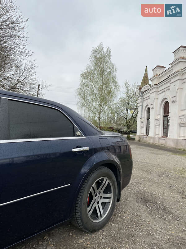 Седан Chrysler 300C 2005 в Черновцах