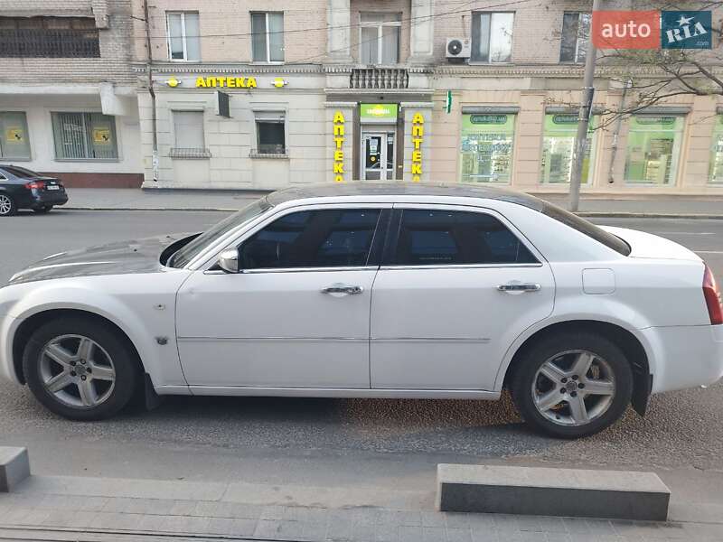 Седан Chrysler 300C 2007 в Дніпрі
