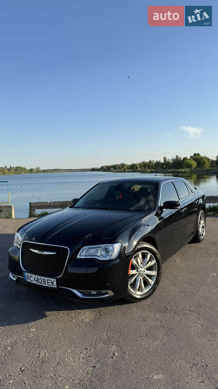 Седан Chrysler 300C 2016 в 