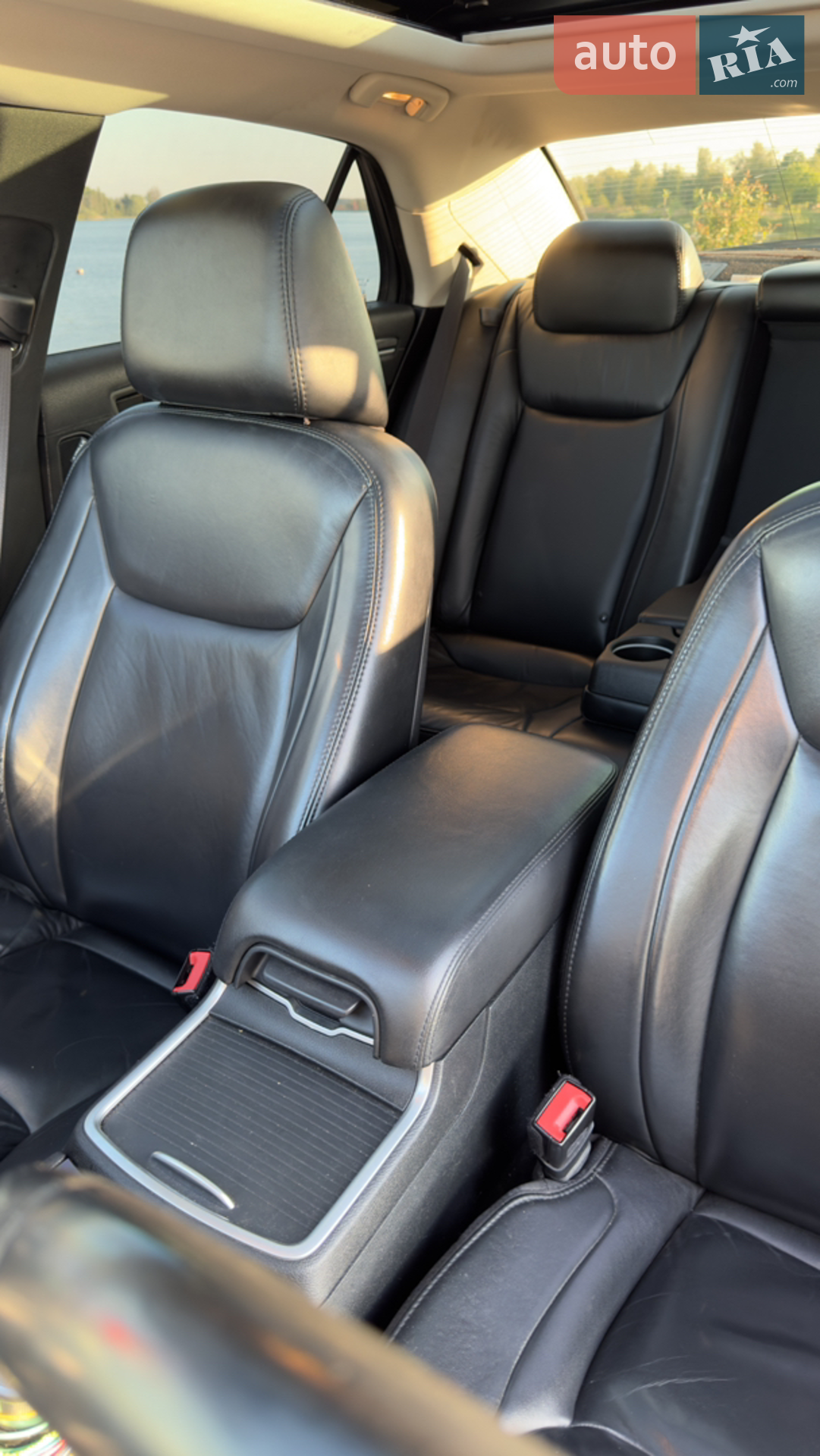 2016 Chrysler 300C - мініатюра 28