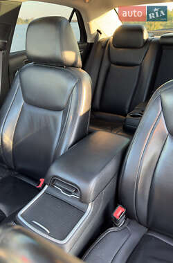 Седан Chrysler 300C 2016 в 