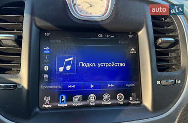 Седан Chrysler 300C 2016 в 