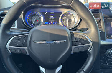 Седан Chrysler 300C 2016 в 