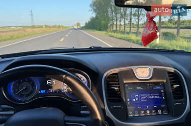 Седан Chrysler 300C 2016 в 