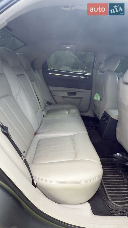 Седан Chrysler 300C 2006 в Звягеле