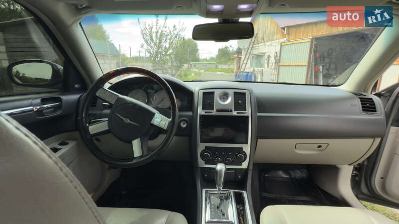 Седан Chrysler 300C 2006 в Звягеле