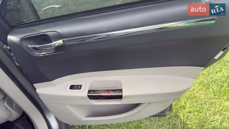 Седан Chrysler 300C 2006 в Звягеле