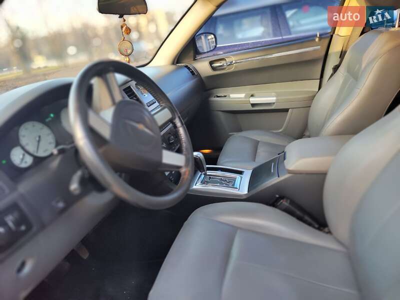 Седан Chrysler 300C 2005 в Кривому Розі