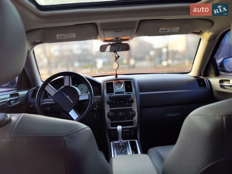 Седан Chrysler 300C 2005 в Кривому Розі