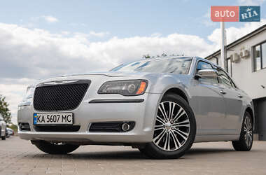 Седан Chrysler 300C 2012 в 