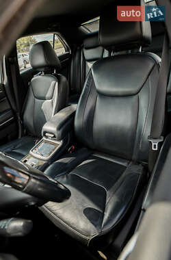 Седан Chrysler 300C 2012 в 