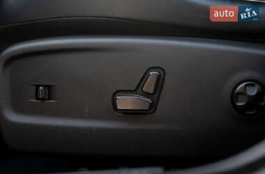 Седан Chrysler 300C 2012 в 