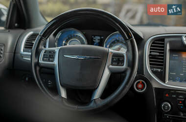 Седан Chrysler 300C 2012 в 