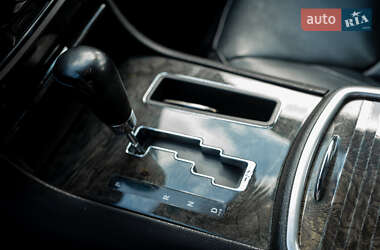 Седан Chrysler 300C 2012 в 