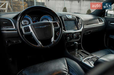 Седан Chrysler 300C 2012 в 