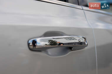 Седан Chrysler 300C 2012 в 