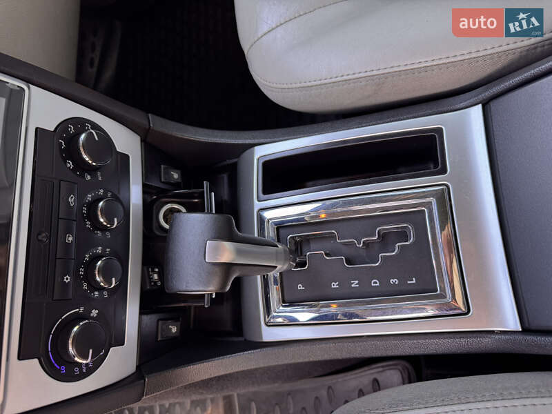 Седан Chrysler 300C 2007 в Львове