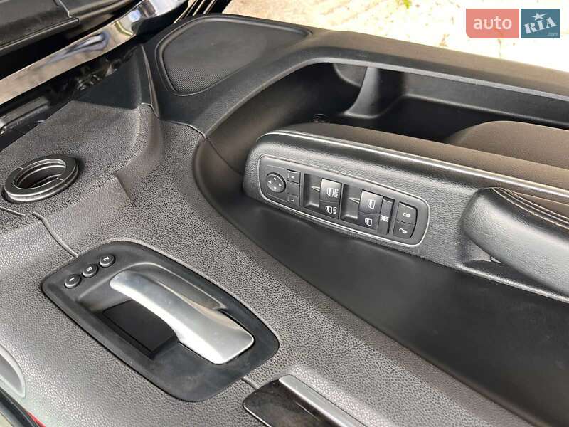 Седан Chrysler 300C 2017 в Борисполе