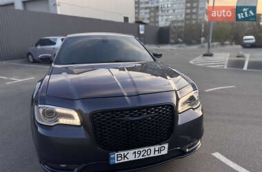 Седан Chrysler 300C 2017 в 