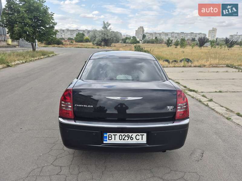 Седан Chrysler 300C 2005 в Херсоне