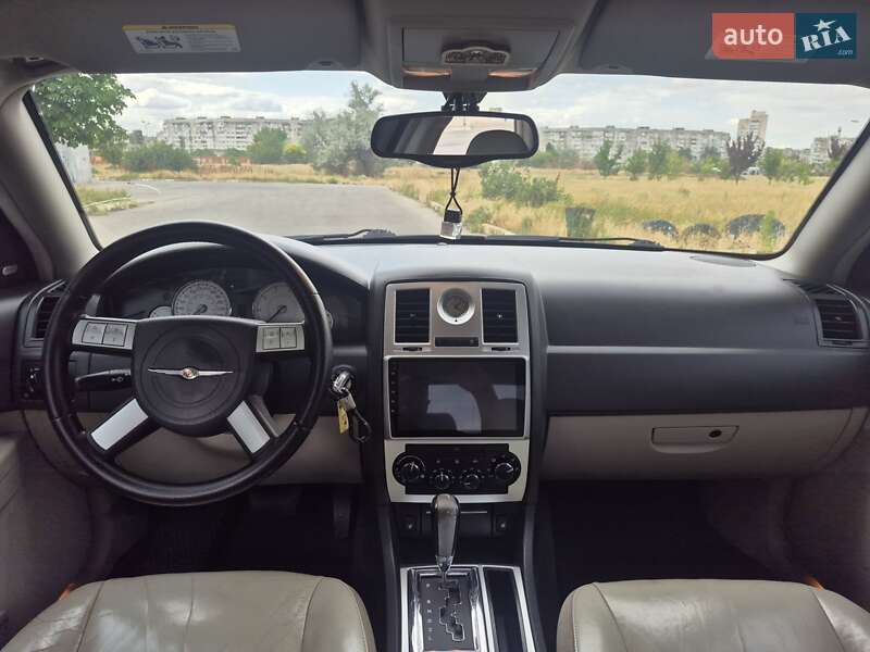 Седан Chrysler 300C 2005 в Херсоне