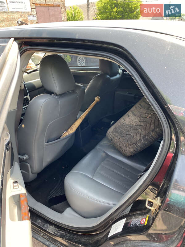 Седан Chrysler 300C 2005 в Ровно