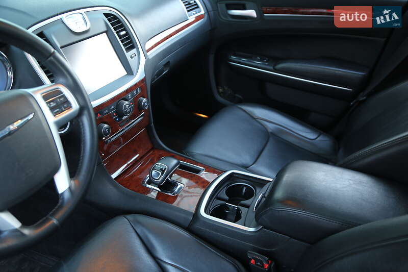 Седан Chrysler 300C 2013 в Киеве