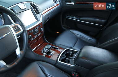 Седан Chrysler 300C 2013 в 