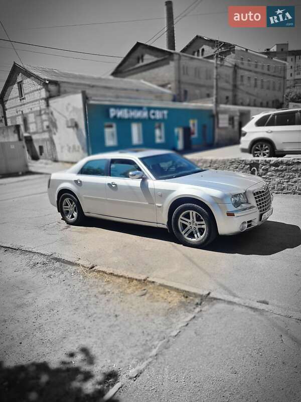 Седан Chrysler 300C 2005 в 