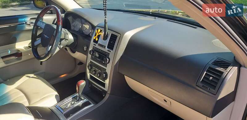 Седан Chrysler 300C 2005 в Яготине