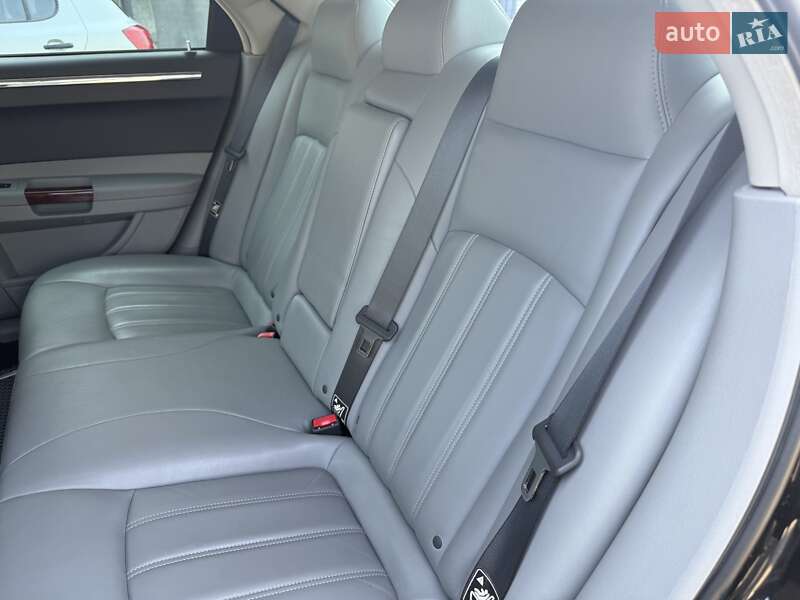 Седан Chrysler 300C 2006 в Шептицькому