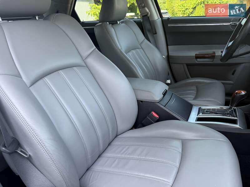 Седан Chrysler 300C 2006 в Шептицькому