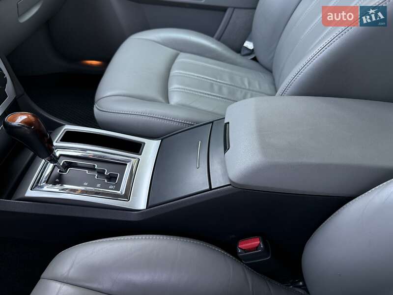 Седан Chrysler 300C 2006 в Шептицькому