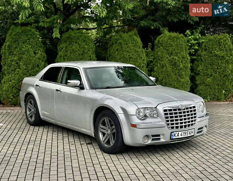 Седан Chrysler 300C 2008 в Львові