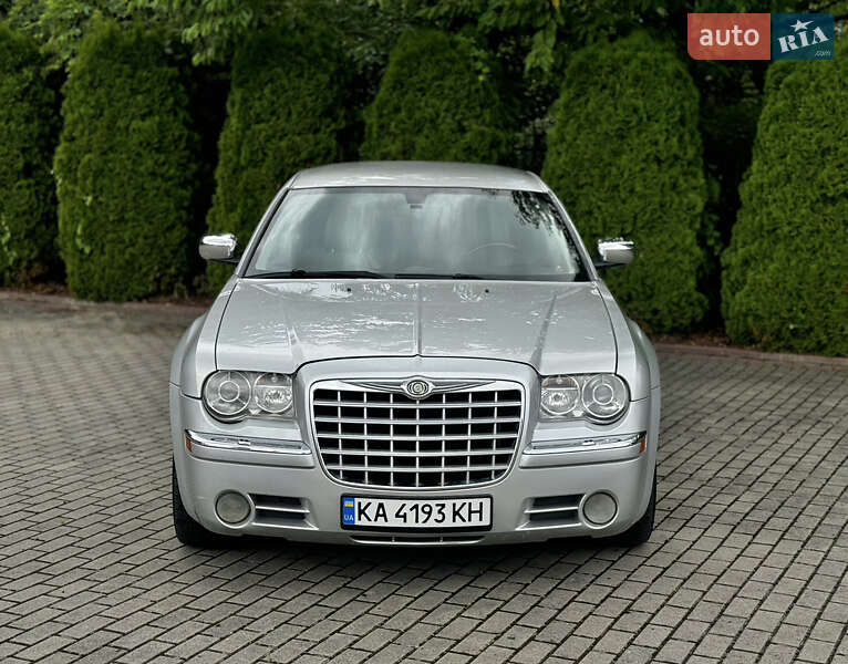 Седан Chrysler 300C 2008 в Львові