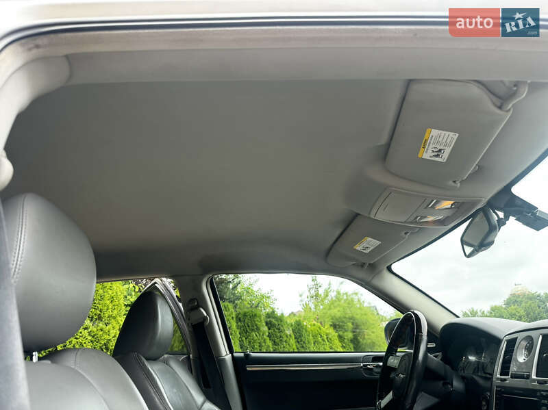 Седан Chrysler 300C 2008 в Львові