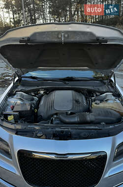 Седан Chrysler 300C 2012 в 