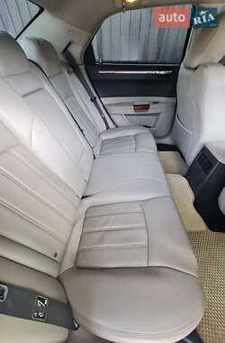 Седан Chrysler 300C 2005 в 