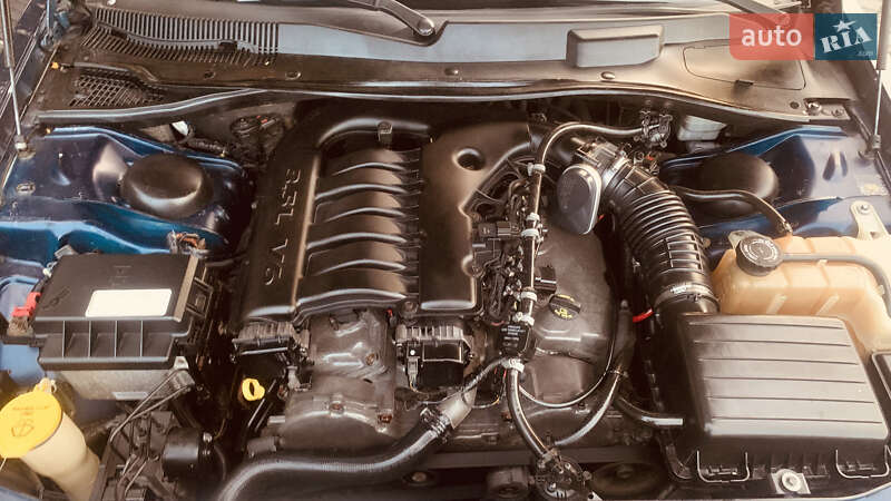 Седан Chrysler 300C 2005 в Черновцах