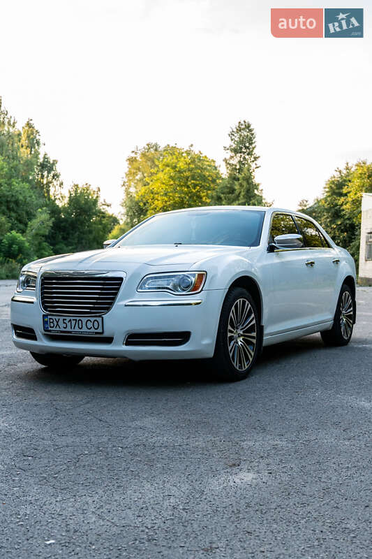 Седан Chrysler 300C 2014 в Хмельницком