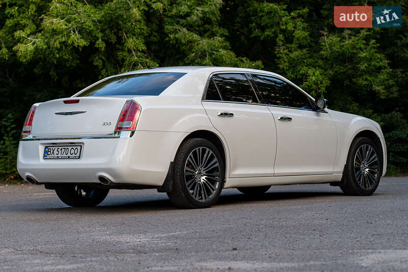 Седан Chrysler 300C 2014 в Хмельницком