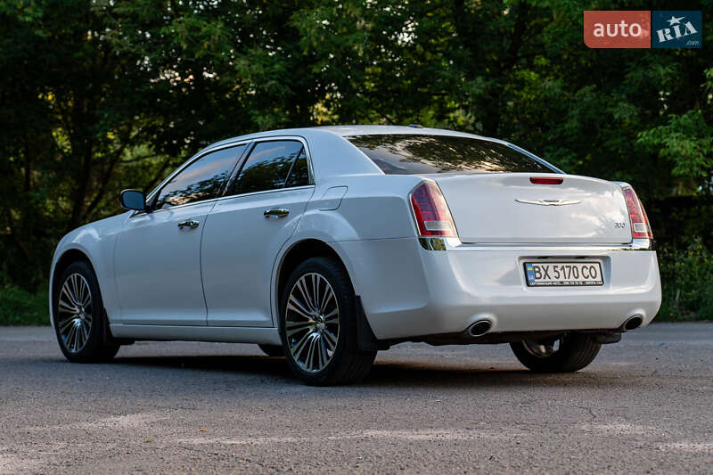 Седан Chrysler 300C 2014 в Хмельницком