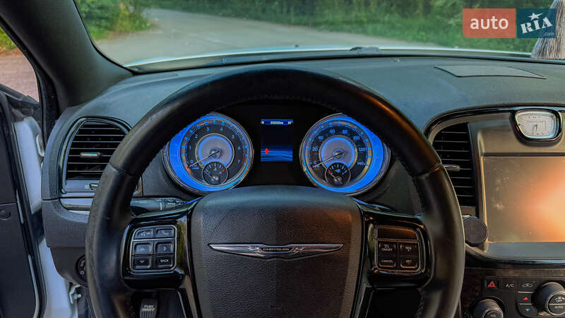 Седан Chrysler 300C 2014 в Хмельницком