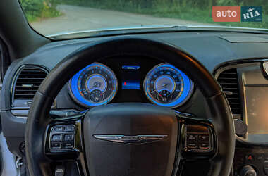 Седан Chrysler 300C 2014 в 