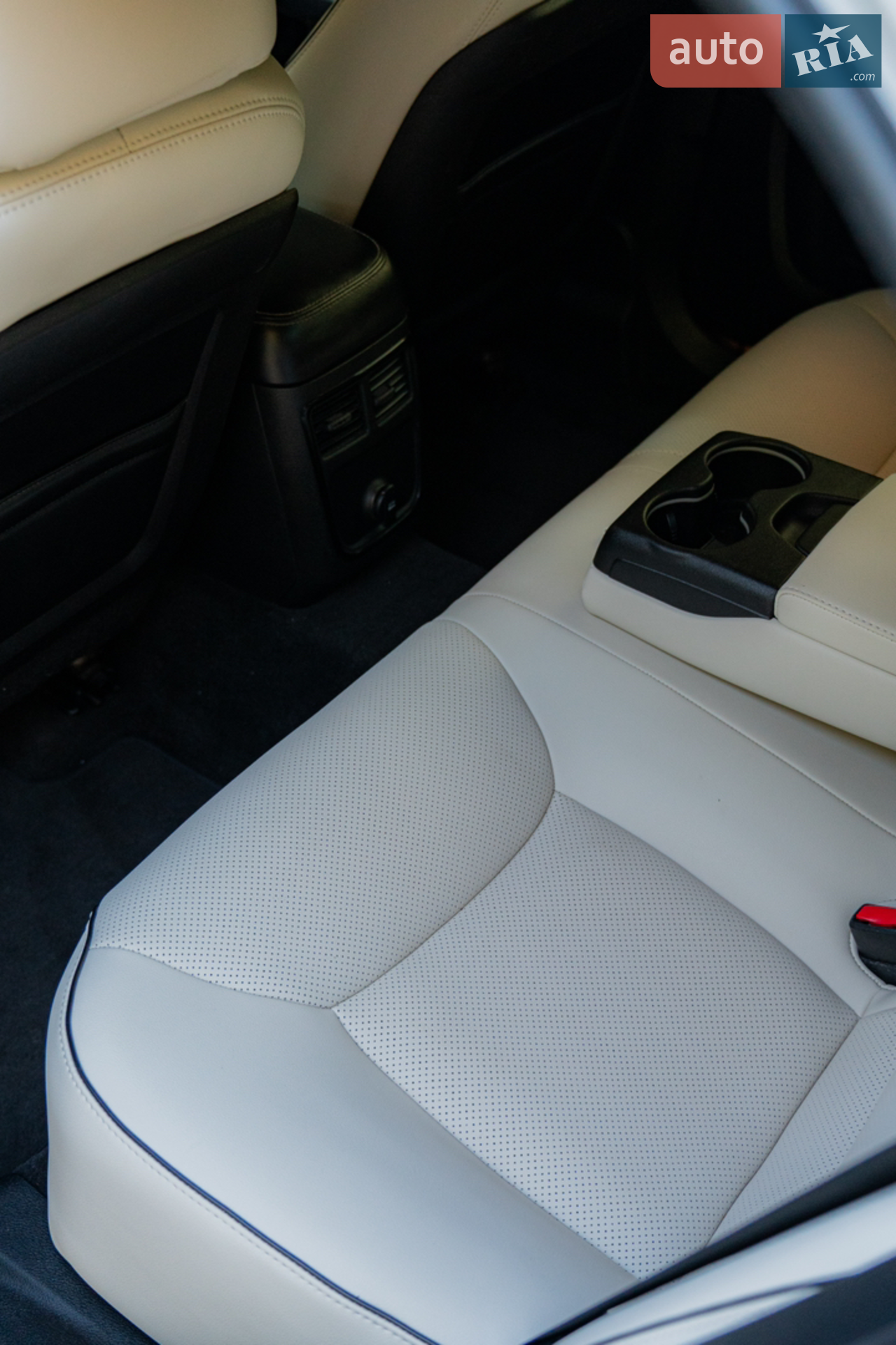 2014 Chrysler 300C - мініатюра 32