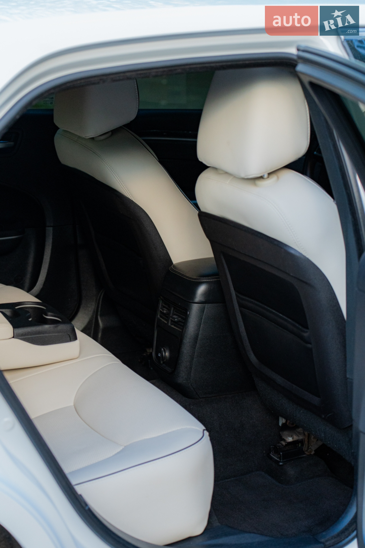 2014 Chrysler 300C - мініатюра 39