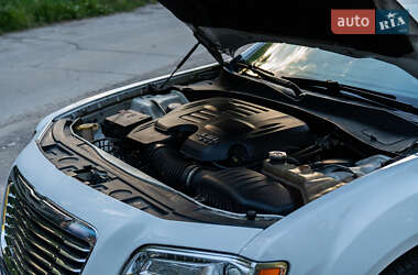 Седан Chrysler 300C 2014 в 