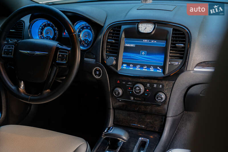 Седан Chrysler 300C 2014 в Хмельницком